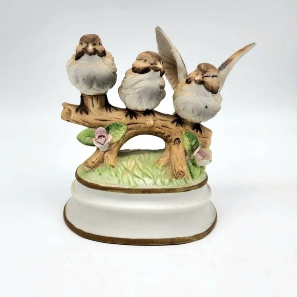 Vintage Towle Fine Porcelain Bisque Sparrows on a Branch Music Box Royal Crown - Picture 1 of 9